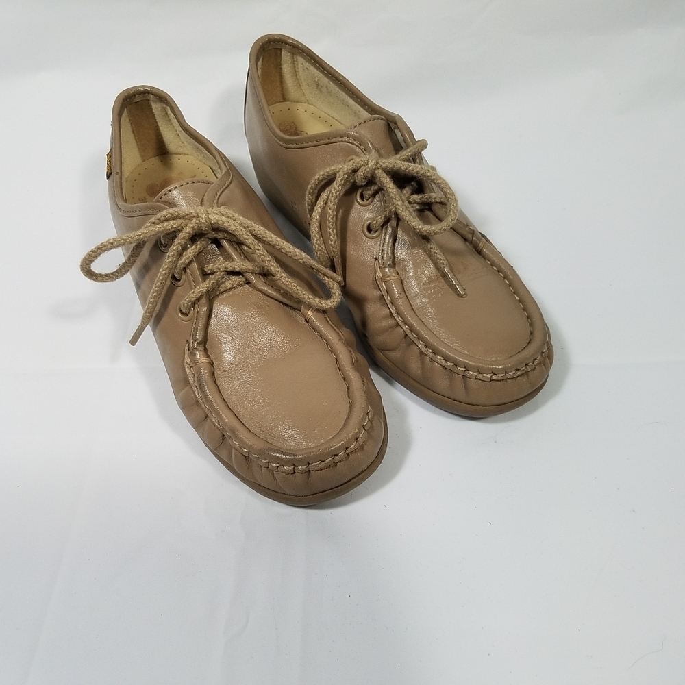 Sas Women's Siesta Walking Shoe Tan Size 5 Lace Up